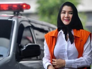 Bupati nonaktif Kutai Kartanegara (Kukar) Rita Widyasari tiba untuk menjalani pemeriksaan di kantor KPK, Jakarta, Kamis (1/2). Rita diperiksa sebagai tersangka kasus dugaan tindak pidana pencucian uang (TPPU) senilai Rp436 miliar terkait pemberian izin perkebunan kelapa sawit. ANTARA FOTO/Sigid Kurniawan/foc/18.