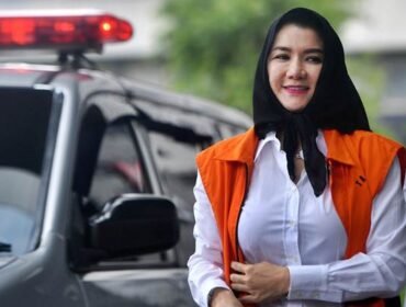 Bupati nonaktif Kutai Kartanegara (Kukar) Rita Widyasari tiba untuk menjalani pemeriksaan di kantor KPK, Jakarta, Kamis (1/2). Rita diperiksa sebagai tersangka kasus dugaan tindak pidana pencucian uang (TPPU) senilai Rp436 miliar terkait pemberian izin perkebunan kelapa sawit. ANTARA FOTO/Sigid Kurniawan/foc/18.